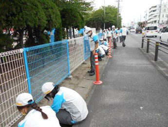 国道１号線沿いの清掃活動